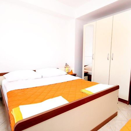 Apartments With A Parking Space Seline, Paklenica - 6603 Starigrad Paklenica Zimmer foto